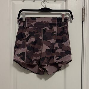 lululemon athletica women’s Hotty Hot Mauve Camouflage Athletic Shorts 4” HR
